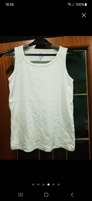 Diferentes camisetas y blusas tallas S