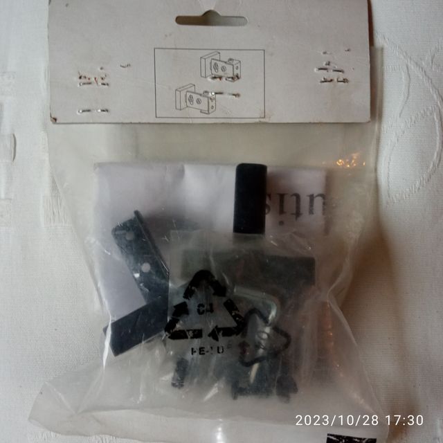 2 anclajes giratorios de pared.