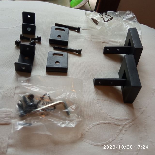 2 anclajes giratorios de pared.