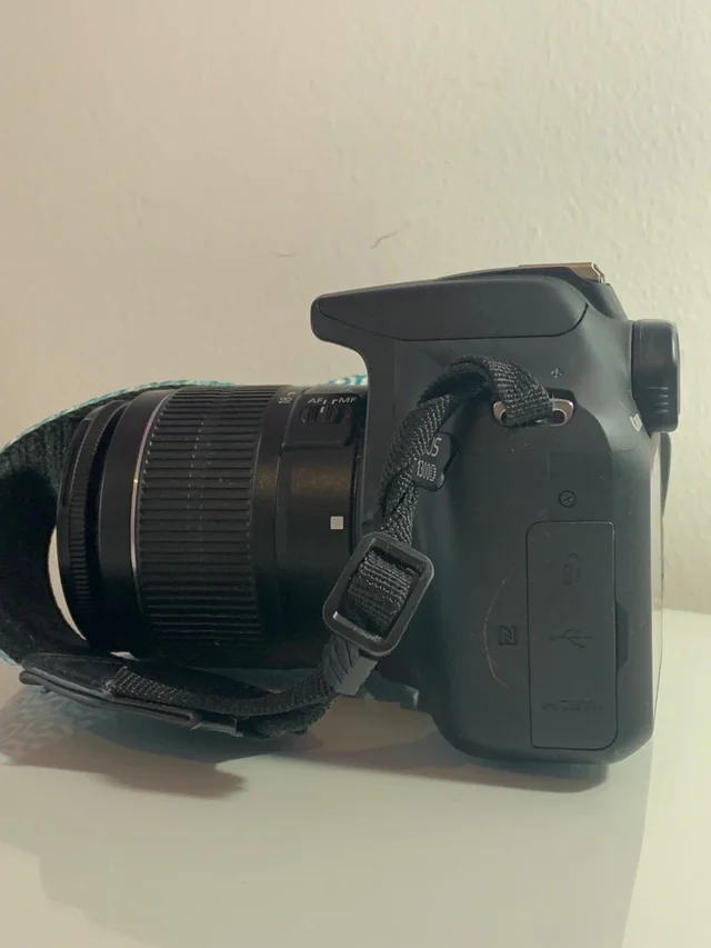 Canon Eos 1300 D + objetivo 18-55+ accesorios