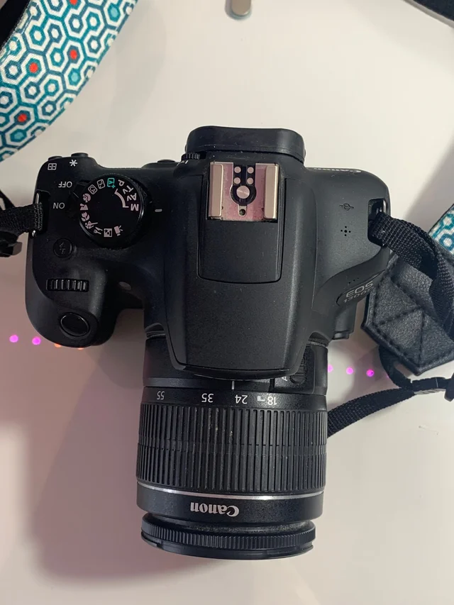 Canon Eos 1300 D + objetivo 18-55+ accesorios