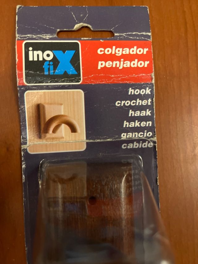 Colgador de madera