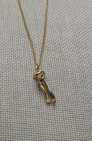 Collar con colgante abrazo bicolor