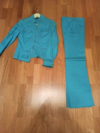 Traje turquesa Amaya Arzuaga