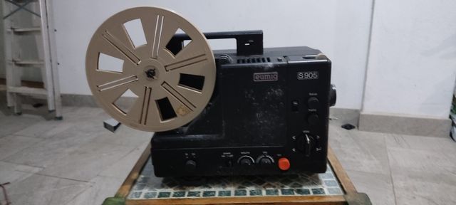 Proyector de cine antiguo 