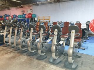 bicicletta reclinata, bici ellittica, cinture technogym, reggiseno,