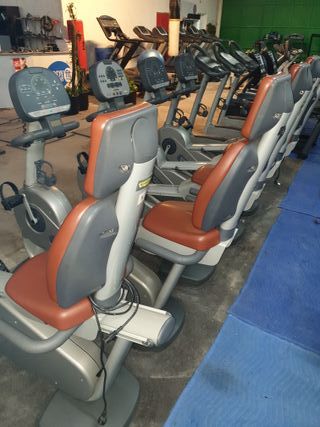 bicicletta reclinata, bici ellittica, cinture technogym, reggiseno,