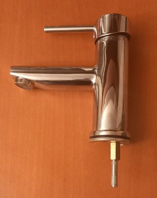 Dos grifos Sensea Hilo+ latiguillos. Nuevos.