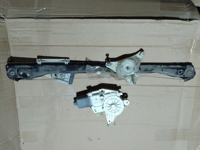 motorcilo elevalunas Mercedes.