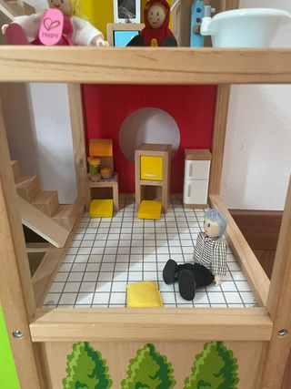casa hape muñecas madera