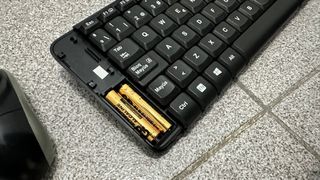 teclado y ratón inalámbrico