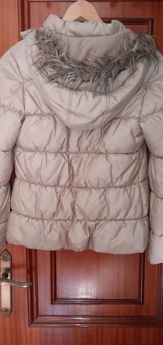 Chaqueta plumifera con capucha