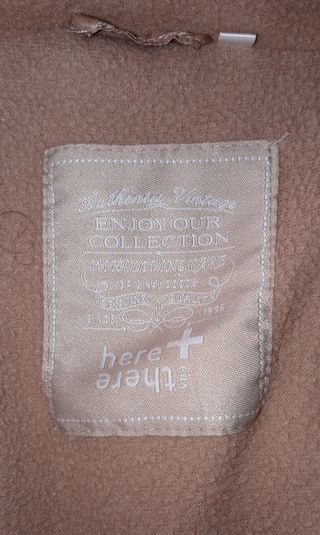 Chaqueta plumifera con capucha