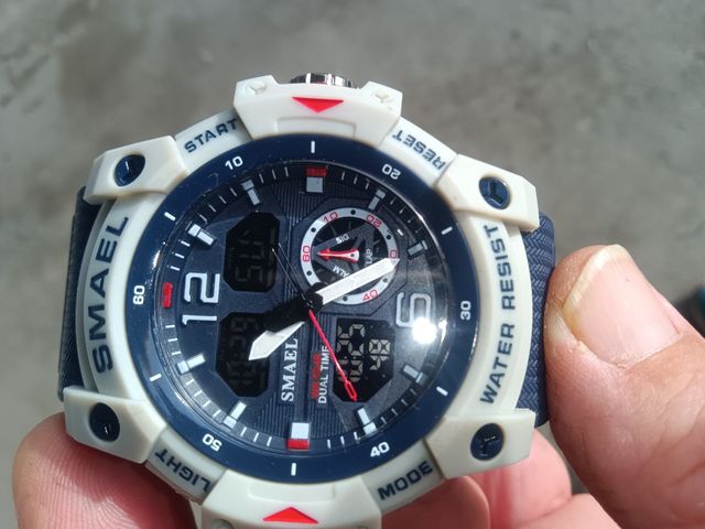 Reloj digital y analógico