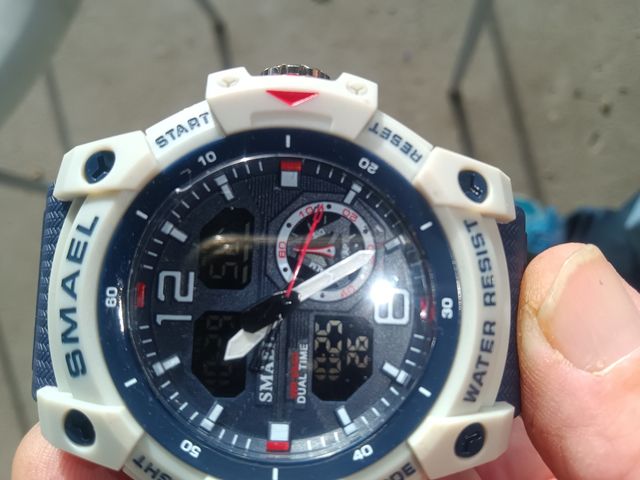 Reloj digital y analógico