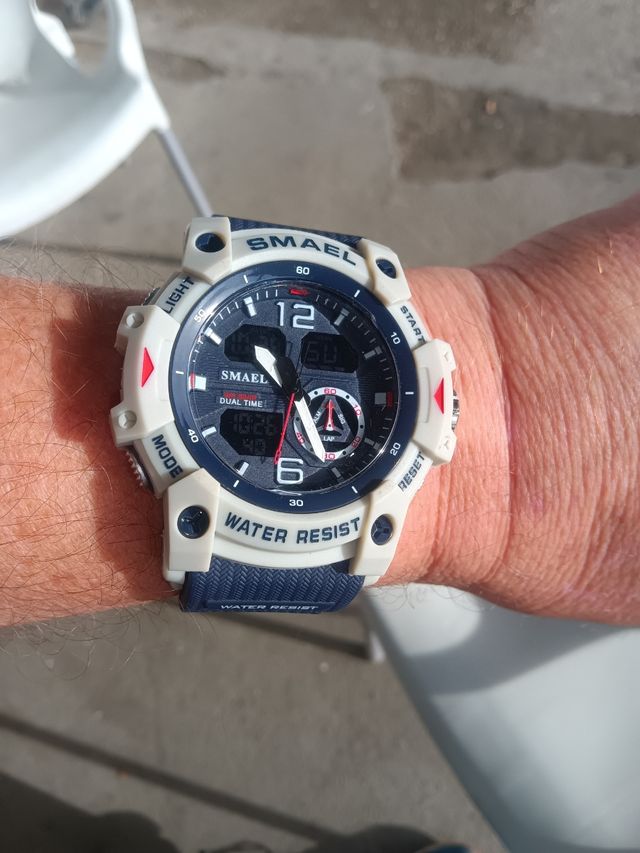 Reloj digital y analógico