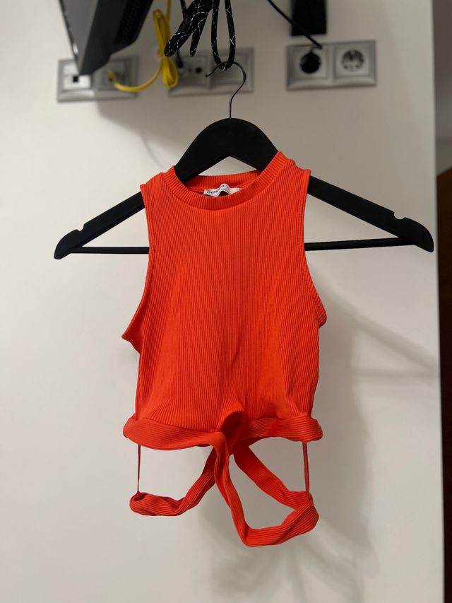 Top naranja tira
