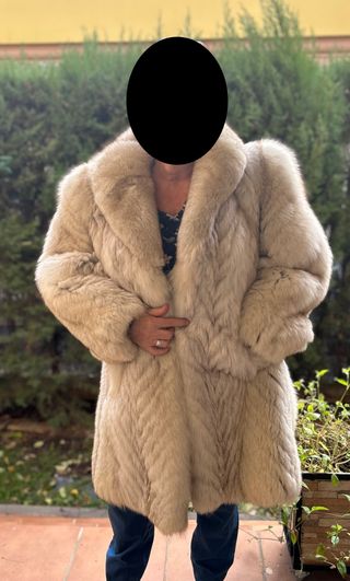 Abrigo tres cuartos de piel de zorro canadiense