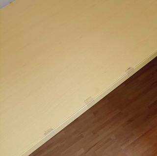 Mueble para entrada en madera maciza color nogal. 