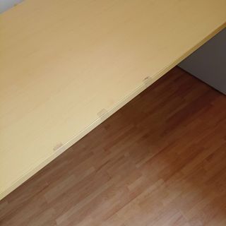 Mueble para entrada en madera maciza color nogal. 