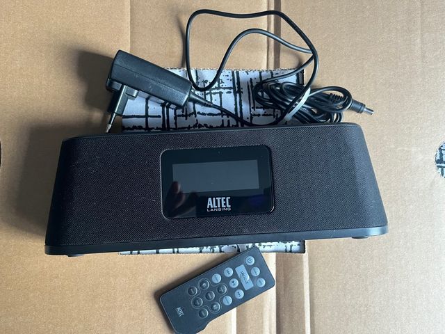 Radio reloj con control remoto