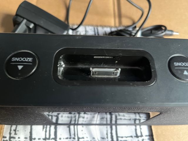 Radio reloj con control remoto