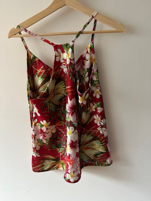 camiseta satinada tirantes