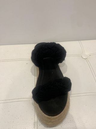 Sandalias negras (cuñas)