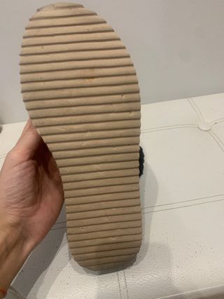 Sandalias negras (cuñas)