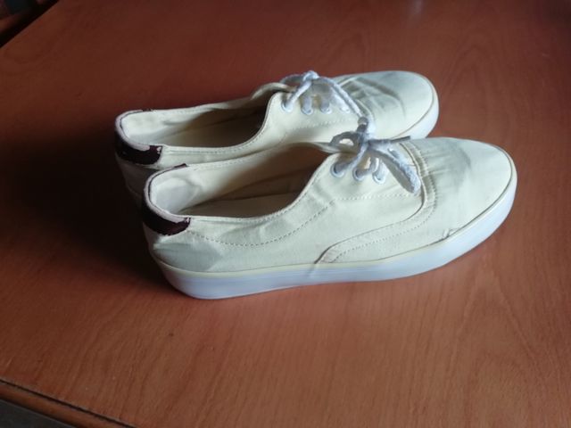 Zapatillas amarillas