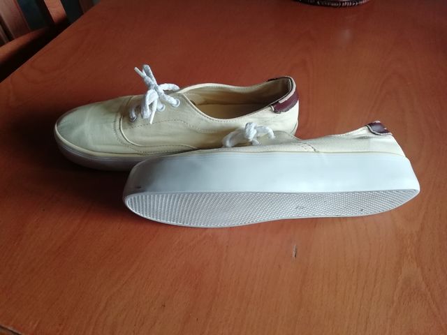 Zapatillas amarillas