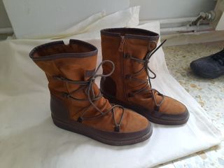 Botas tipo ante.