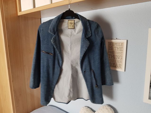 Chaqueta azul estilo americana