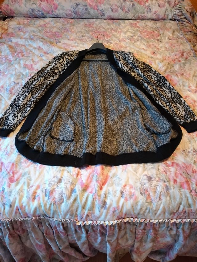 SUPER REBAJDO, CHAQUETA PRECIOSA d PUNTO LARGA  MU