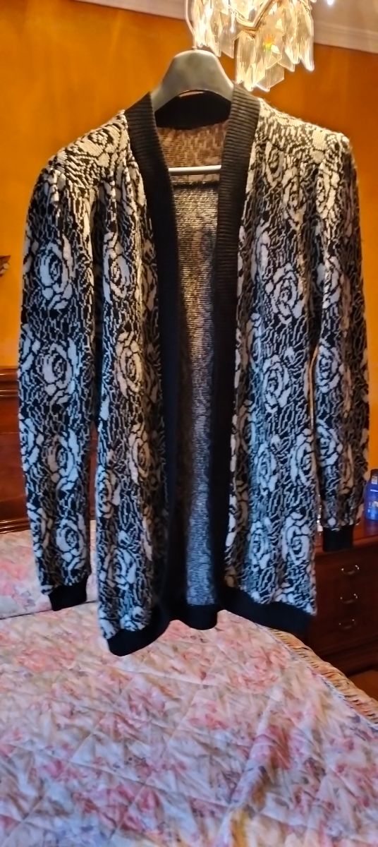 SUPER REBAJDO, CHAQUETA PRECIOSA d PUNTO LARGA  MU