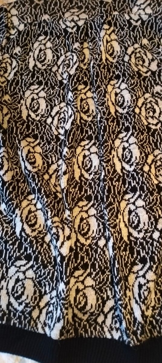 SUPER REBAJDO, CHAQUETA PRECIOSA d PUNTO LARGA  MU