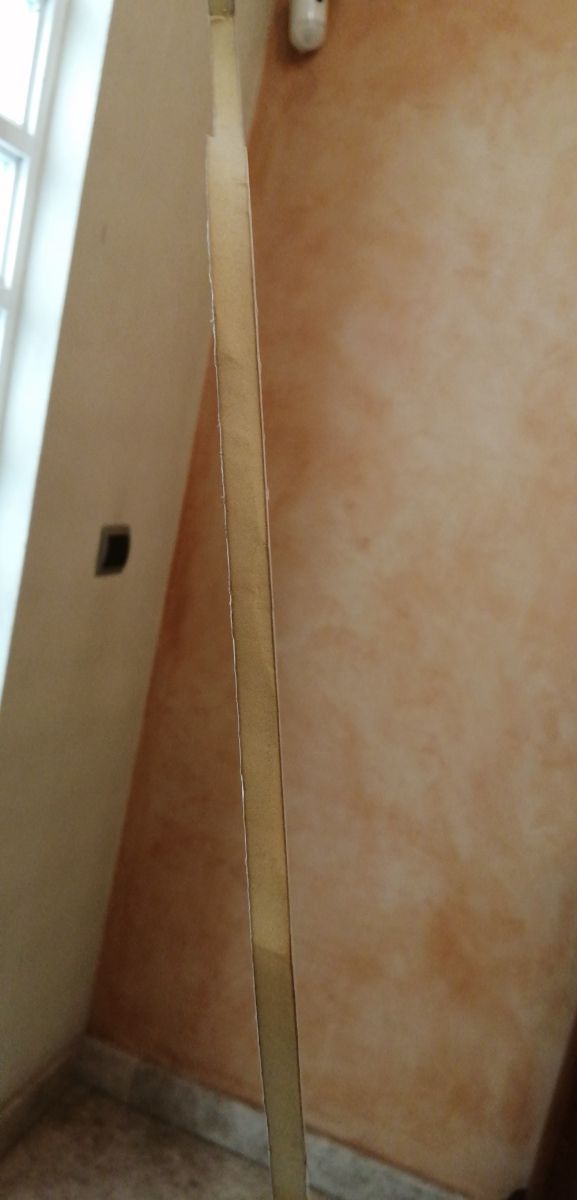 cantante de cartón piedra