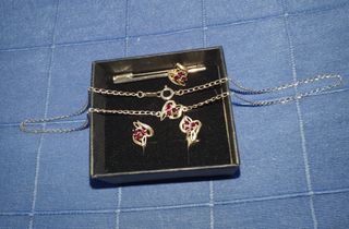 Collar,pendientes,broche plata y granates años 80