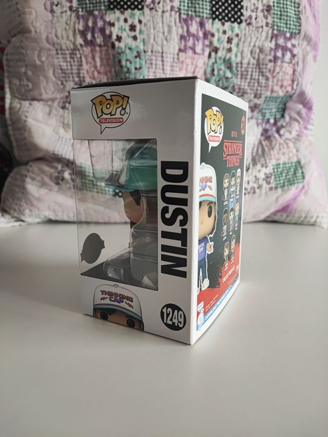 Funko pop Dustin 1249 edición especial 