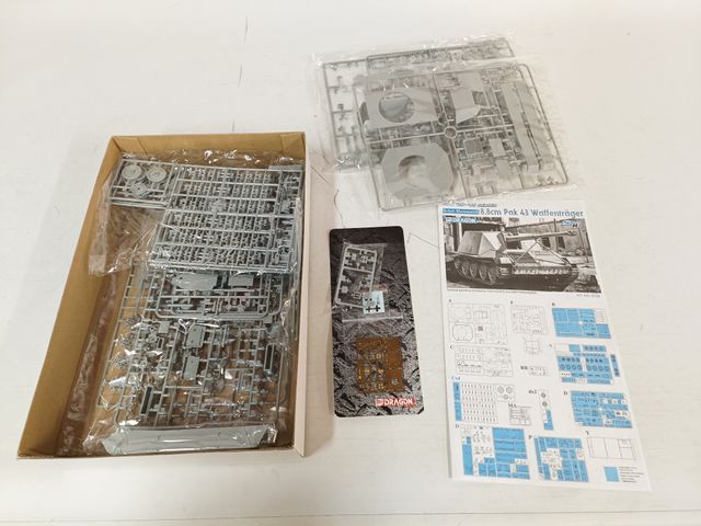 Dragon Models 8.8 cm Pak 43 Waffentrager 1/35