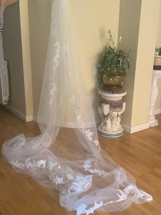 Vestido de novia (vestido, chaqueta y velo)