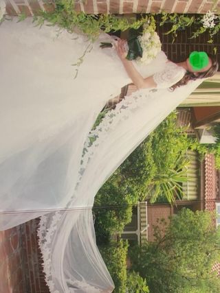 Vestido de novia (vestido, chaqueta y velo)