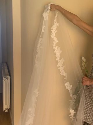 Vestido de novia (vestido, chaqueta y velo)