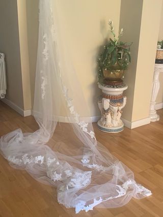 Vestido de novia (vestido, chaqueta y velo)