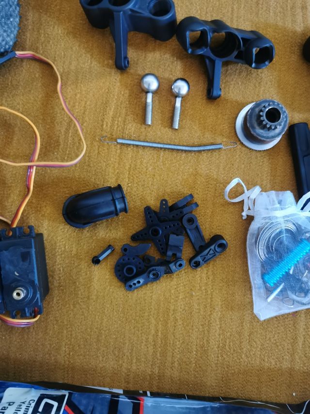 LOTE DE PIEZAS PARA COCHE RC GASOLINA