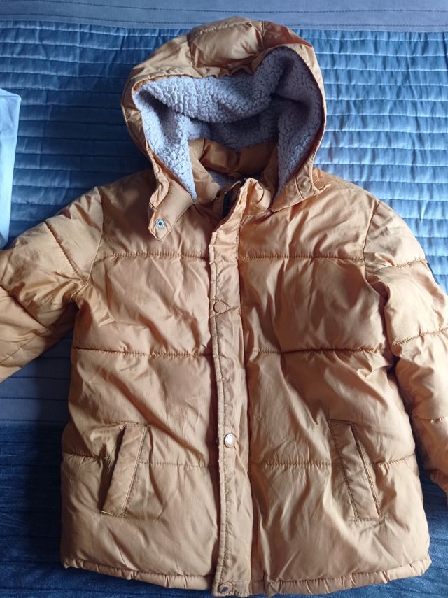 Abrigos y camisetas niño 3-4 años