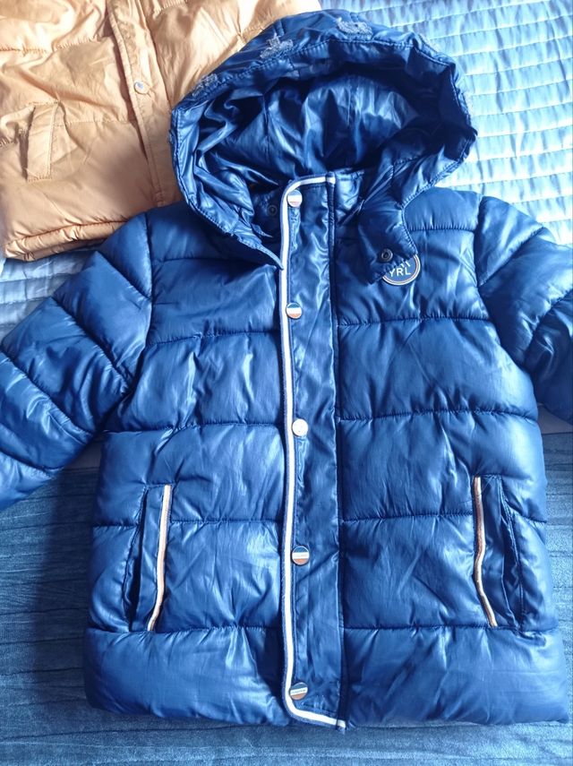 Abrigos y camisetas niño 3-4 años