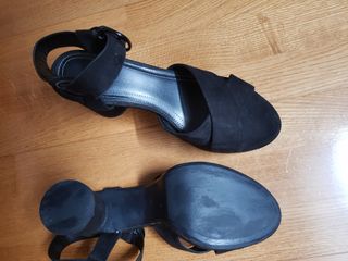 Sandalias negras de tacón