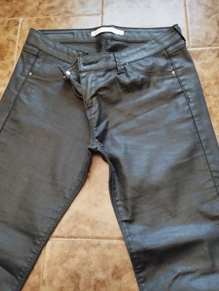Pantalón negro tipo piel