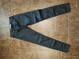 Pantalón negro tipo piel